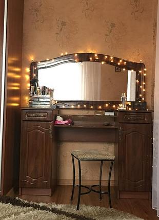Туалетний столик