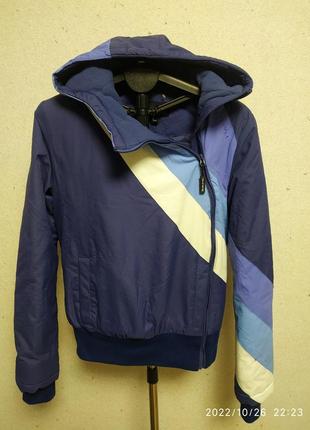 Очень интересный фасон,змейка не по средине,а сбоку как косуха