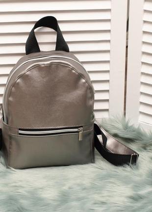 Невеликий зручний рюкзак, штучна шкіра, сріблястий колір2 фото