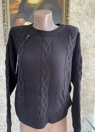 Светр жіночий