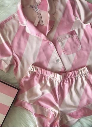 Розовые атласные шелковые шорты оригинал1 фото