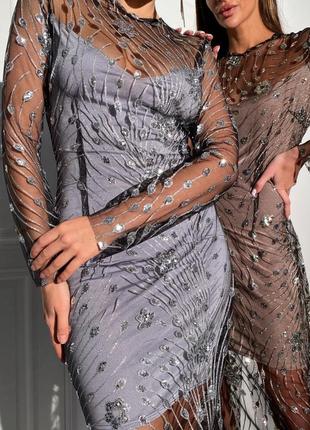 Сукня з пір’ям та пайетками