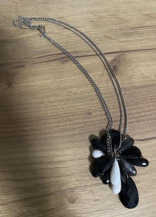 Кулон підвіска сріблястий із чорними і білими камінчиками