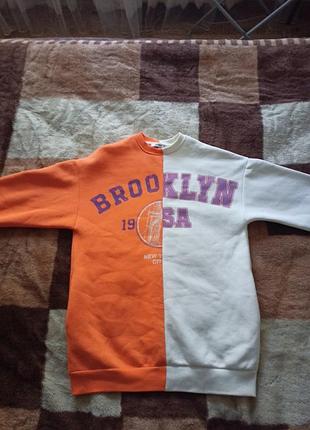 Дуже класний худі brooklyn, розмір хс-с подовжений. я носила на зріст 166-167, він мені дуже довгий, тому продаю.
