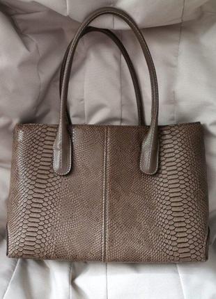 Стильная брендовая женская деловая сумка с контрастной строчкой под питона8 фото