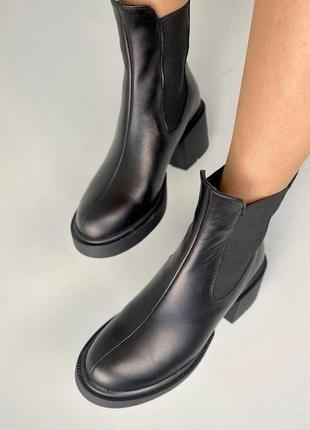 Женские кожаные зимние ботинки на каблуке4 фото