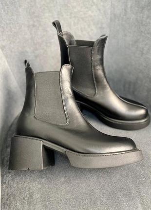 Женские кожаные зимние ботинки на каблуке5 фото