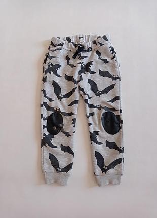 H&m. спортивные штаны на баечке с летучими мышами 4-5 лет.