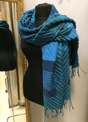 Шарф кольору морської хвилі