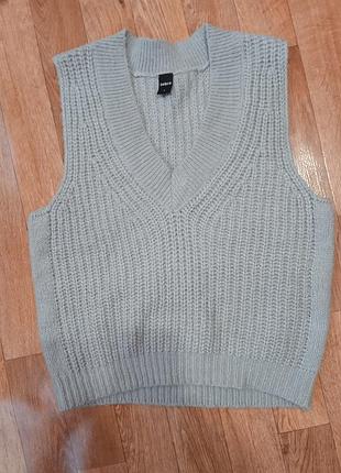 Жилет вязаний