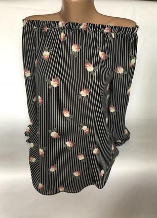 Стильна блуза в смужку з квітами