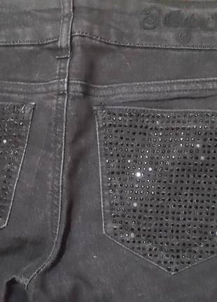 Чорно-сірі джинси skinny зі стразами на кишенях4 фото