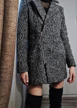 Демісезонне укорочене пальто