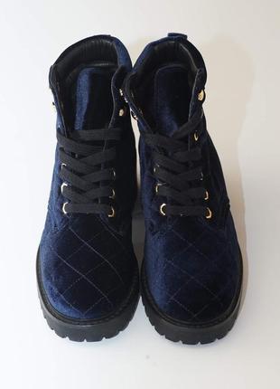 Женские стеганые бархатные ботинки sandro paris темно синего цвета.