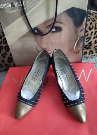 Гарні туфлі, італія, у подарунок до будь-якої пари взуття