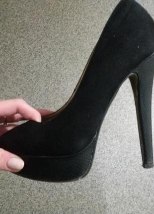 Продам дуже гарні чорні туфлі
