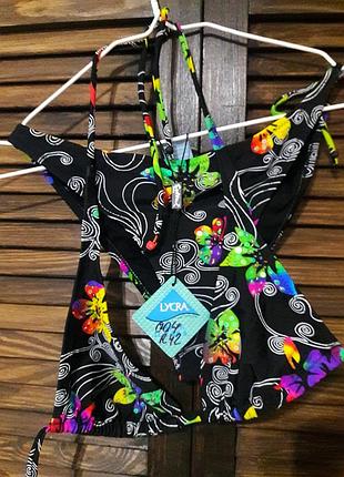 Якісний, яскравий, роздільний купальник