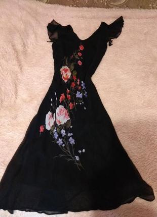 Шифонова сукня з красивим візерунком