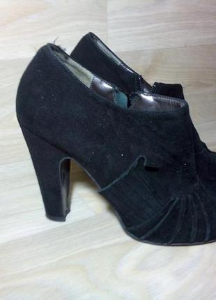 Продам женские ботинки чёрные