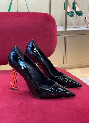Женские черные туфли в стиле yves saint laurent ysl opyum pumps на фигурном золотом каблуке кожа