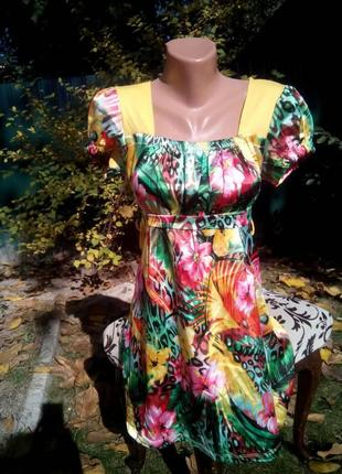 Яскрава льотна блуза