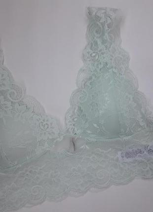 Мереживною топ бюстгальтер з поролоновими чашками бренду pieces