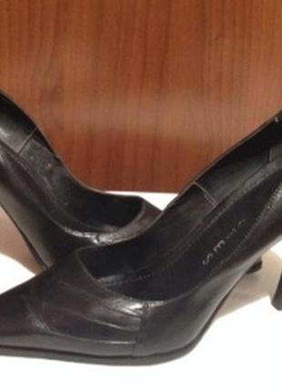 Класичні модельні туфлі bootes,36р.