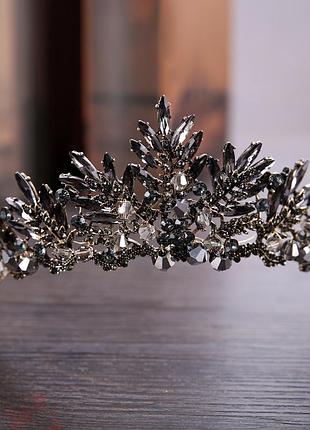 Черная корона, диадема.