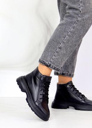 Чорні жіночі шкіряні зимові черевики натуральна шкіра низький хід8 фото