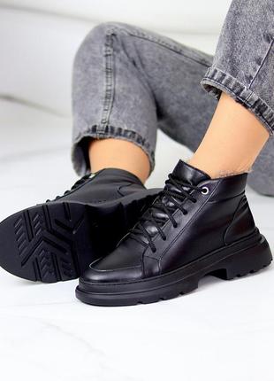 Чорні жіночі шкіряні зимові черевики натуральна шкіра низький хід9 фото