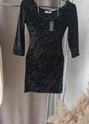 Оксамитова міні сукня з рукавом