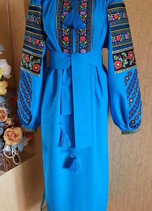 Жіноча вишита сукня