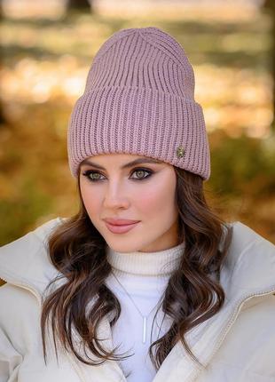 Женская теплая зимняя вязаная пудровая шапка с отворотом «тина»