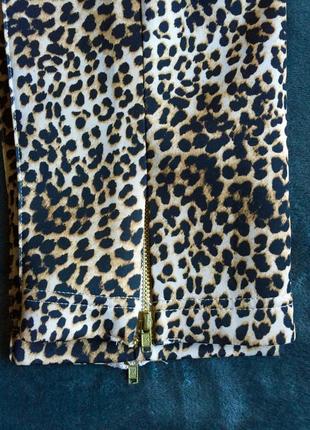 Леопардовые зауженые брюки внизу на змейке4 фото