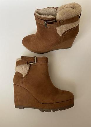 Ботинки bershka 35 размер, на танкетке,демисезон. ботильоны