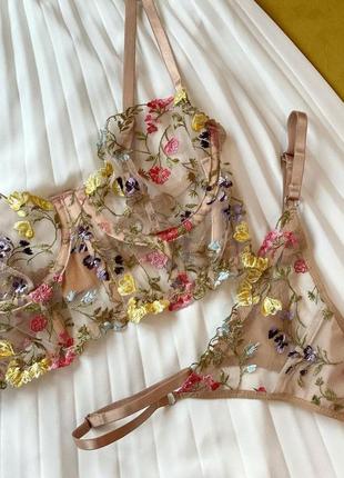 Корсетное белье, нижнее белье из вышитого кружева