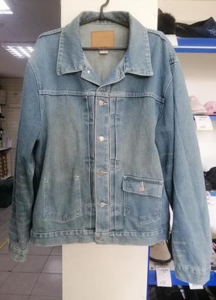 Джинсова чоловіча куртка.