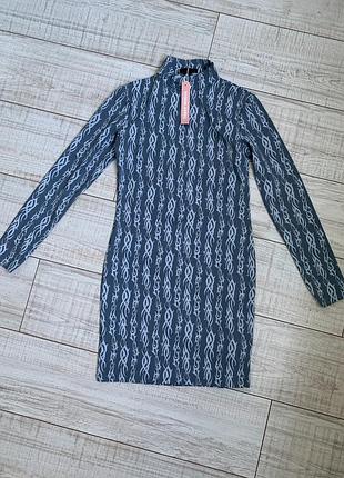 Сукня з вирізом на спині, плаття