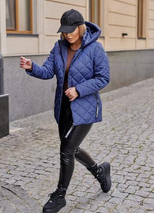Теплая стильная зимняя женская куртка с капюшоном6 фото