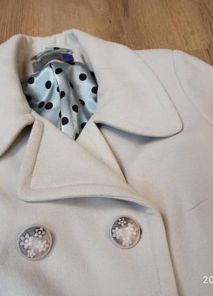 Пальто світле приталене 5