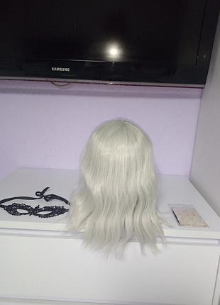 Новый женский карнавальный парик с маской.