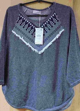 Оригинальный комбинированный свитер.