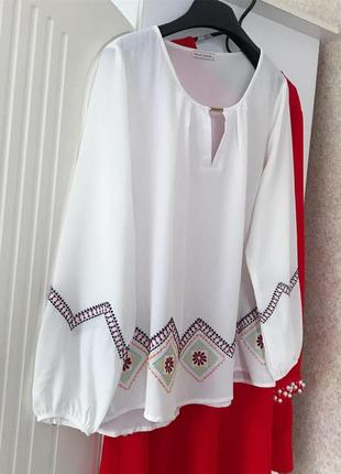 Блуза з вишивкою2 фото