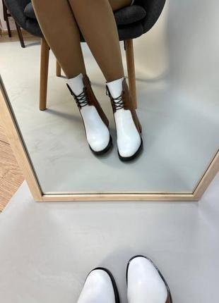 Жіночі черевики з натуральної шкіри комбінованого рижого та білого кольору на каблуці4 фото