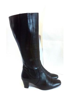 Шкіряні демісезонні чоботи від бренду clarks, р.37 код a3711