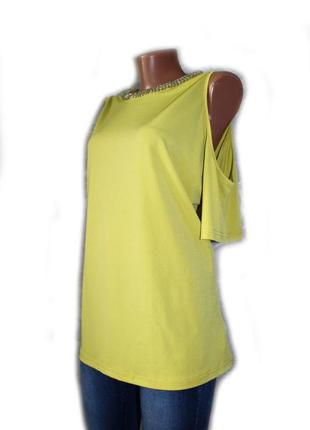 Блуза кофточка оливковая с открытыми плечиками и стеклярусом/бисером по горловине2 фото