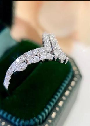 Каблучка з цирконієм.    huitan необычное женское кольцо v-образный дизайн модный облегающий стиль сверкающий кубический цирконий высокое качество н3 фото