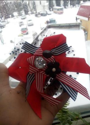 Красива брошка