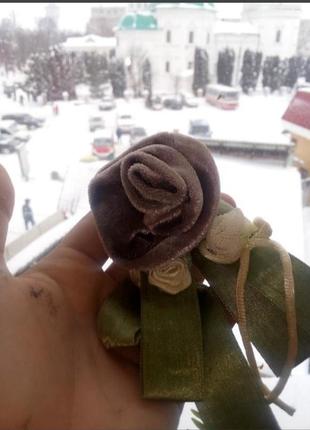 Красива брошка
