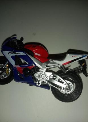 Модель мотоцикла honda 3